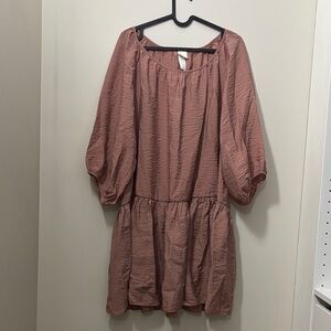H&M Airy Mini Old Rose Dress Size Small
PTP 23”
Length 35”